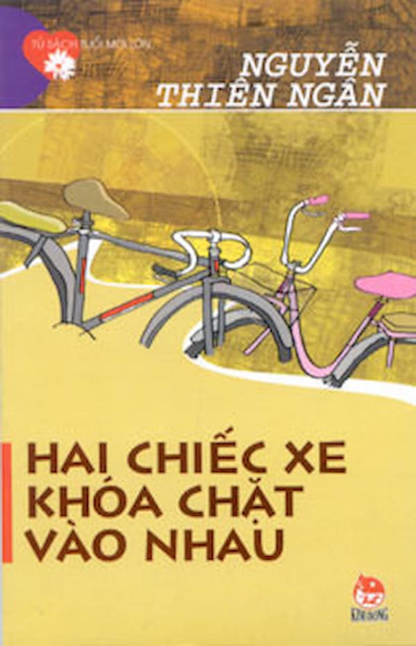 Hai chiếc xe khóa chặt vào nhau